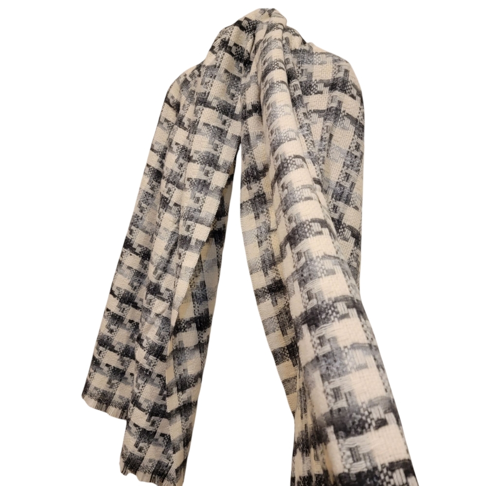 Scarf Avenue Zoe plaid winter scarf NWT black and white